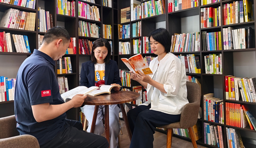 翻開“城發(fā)”這本書，每一頁，都是鄭州的煙火與遠(yuǎn)方